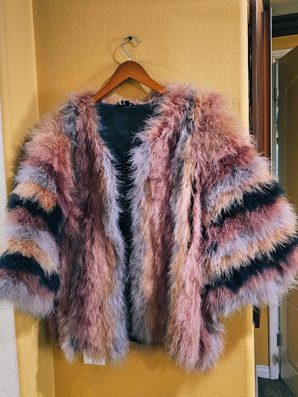 Short Topshelf Feathered Jacket